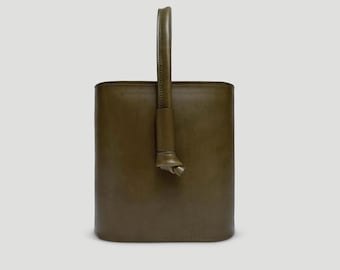 Women's Minimal Bucket Shoulder Bag - Handmade from US sourced Vegetable Tanned Leather - Juniper Green