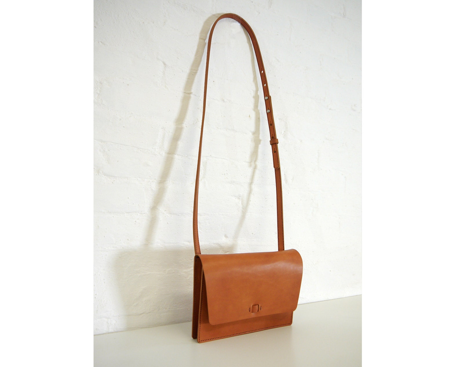 womens tan shoulder bags