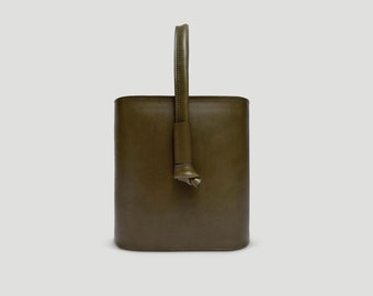 Women's Minimal Bucket Shoulder Bag - Handmade from US sourced Vegetable Tanned Leather