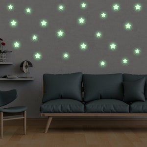  Estrellas de techo que brillan en la oscuridad, 150 piezas de  estrellas de plástico superbrillantes de colores mixtos, decoración de  pared de estrellas de plástico superbrillantes, removibles y : Herramientas  y