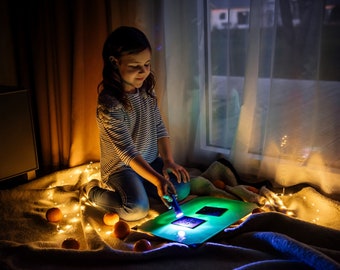 Tableau Lumineux LED Acrylique 30x20 Cm – Dessin Message Enfants, 7 Couleurs, Stylo Effaçable, Support Réglable, Déco Chambre Ado Veilleuse Tableau Dessin Enfant Tableau Lumineux LED Acrylique 30x20 Cm – Dessin Message Enfants, 7 Couleurs, Stylo Effaçable, Support Réglable, Déco Chambre Ado Veilleuse Tableau Dessin Enfant