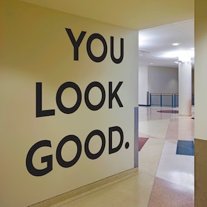 Pegatina de vinilo para pared You Look Good, calcomanía con texto inspirador en negrita para decoración de entrada, pasillo y baño, pegatina con frase motivacional