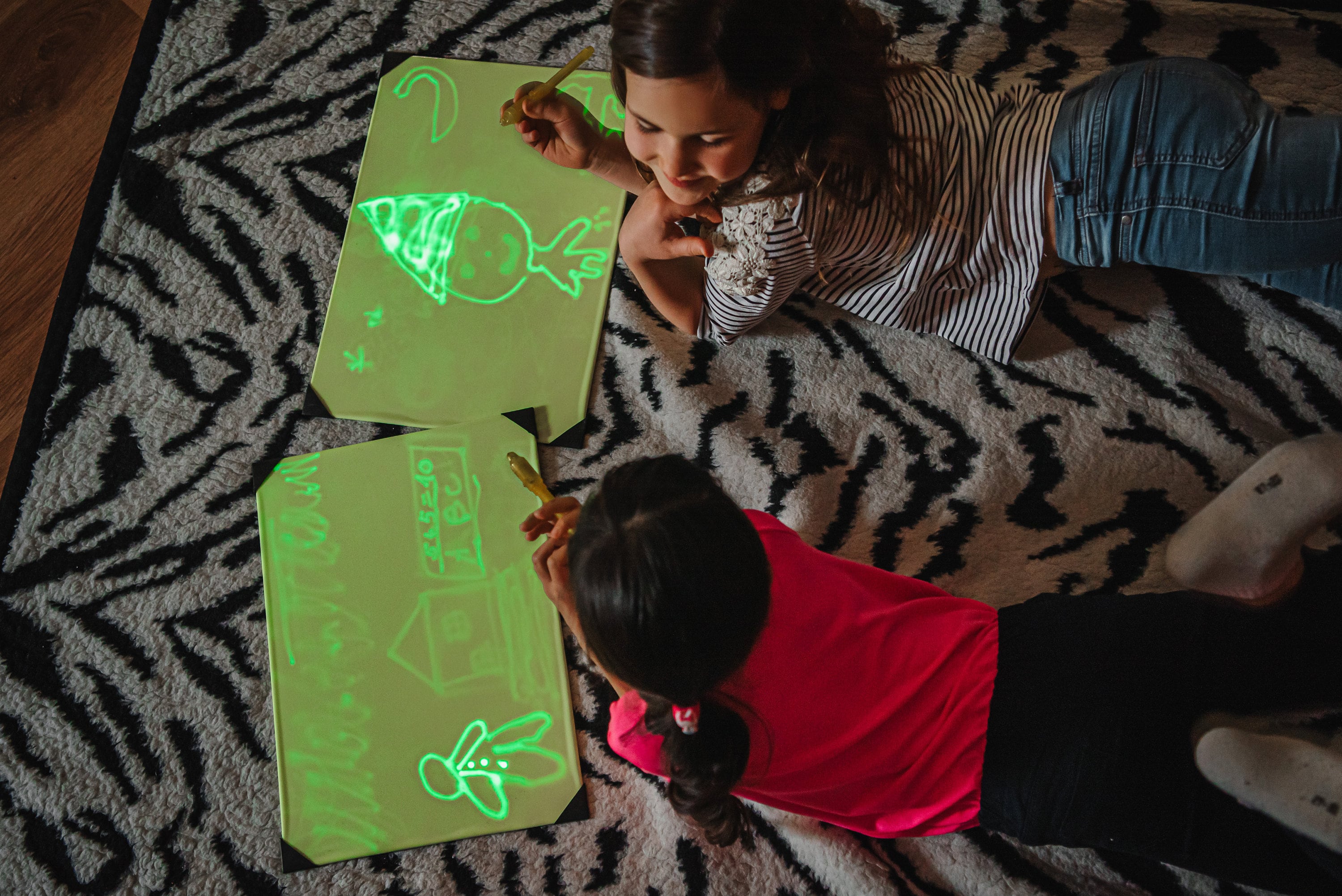 KIDS MAGIC DRAWING Board Pad 3D LED Light Up Doodle Glow + Paintbrush For  Gift £11.59 - PicClick UK