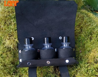Pochette triple en cuir pour alchimiste en GN, cosplay ou à boire, avec des bouteilles en plastique