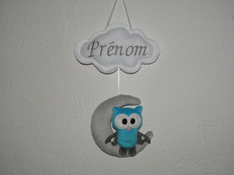 Hibou sur la lune, prénom brodé, bleu turquoise, gris, nuage, déco chambre bébé, cadeau naissance image 1