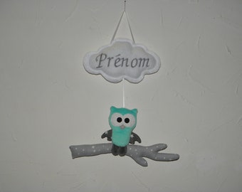 Plaque de porte hibou sur une branche sous un nuage personnalisé avec le prénom brodé, bleu aqua et gris (petit modèle)