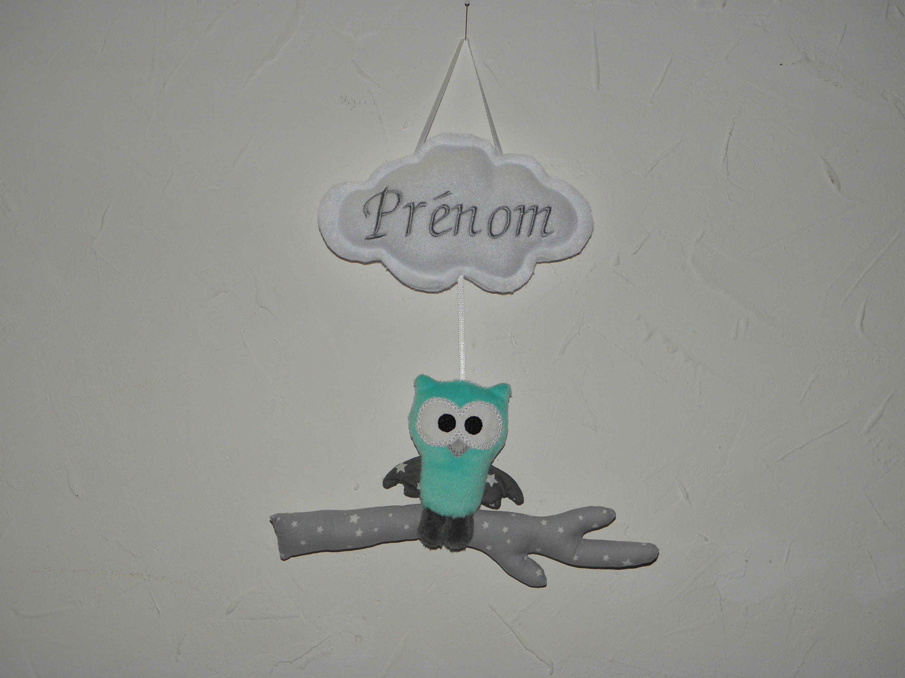 Plaque de Porte Hibou sur Une Branche Sous Un Nuage Personnalisé avec Le Prénom Brodé, Bleu Aqua et 