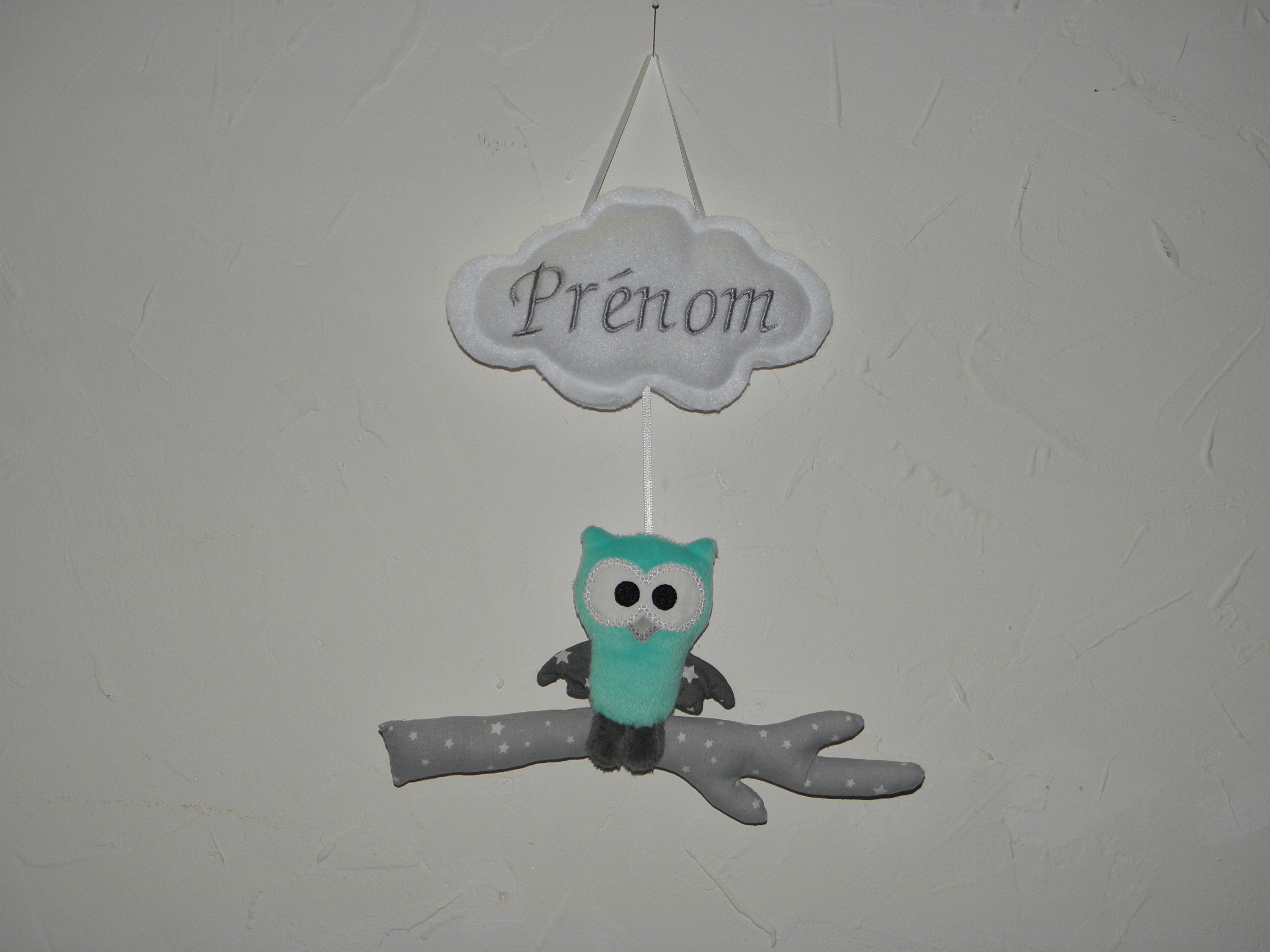 Plaque de Porte Hibou sur Une Branche Sous Un Nuage Personnalisé avec Le Prénom Brodé, Bleu Aqua et 