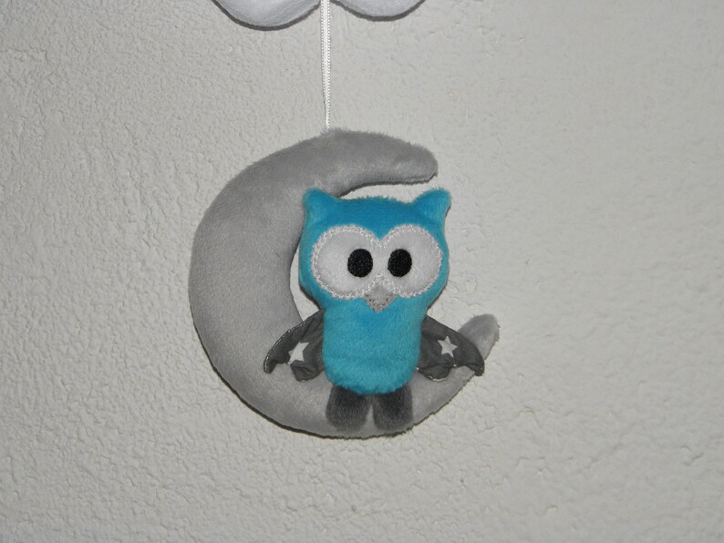 Hibou sur la lune, prénom brodé, bleu turquoise, gris, nuage, déco chambre bébé, cadeau naissance image 2