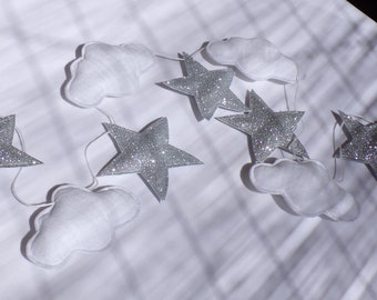 Guirlande d'étoiles argentées et nuages blancs, décoration de chambre d'enfant, décoration murale