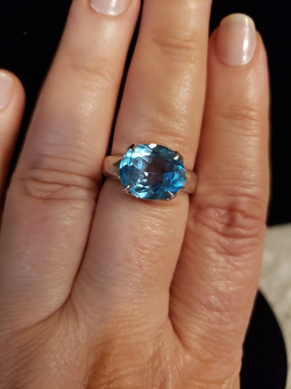 DAVID TISHBI STERLING Silver Blue Topaz Ring, Size 8, Bold 12x10mm Oval Set In East/West Orientation, Organic Sculpted Design View 2