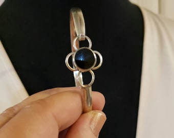 Sterling Silver BLACK ONYX BANGLE Bracelet, Features 10mm Round Black Onyx In Quatrefoil Shape, 5.2mm Wide, 7.5&quot;, Handcrafted In Thailand