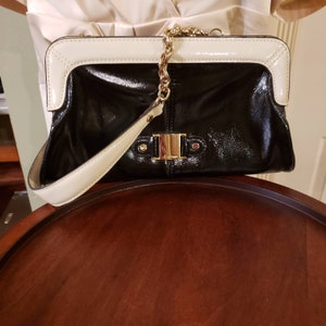 Bolso de mano convertible en cartera de mano de cuero patentado NEGRO y MARFIL de Bruce MAKOWSKY, herrajes dorados, ¡muchos compartimentos!