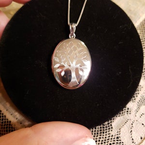 Sterling Silver TREE OF LIFE Oval Locket Necklace, Memory Keeper With Inserts For 1-2 Photos & Sealed Compartment For Hair Or Cremains, 18&quot;