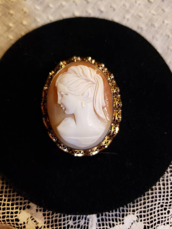 HANDCARVED VINTAGE CAMEO Pin Brooch By Catamore 1… - image 2