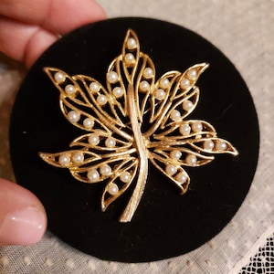 Vintage GOLD PEARL LEAF Pin Brooch, Pierced And Sprinkled With Simulated Pearls, 2.25&quot; Across