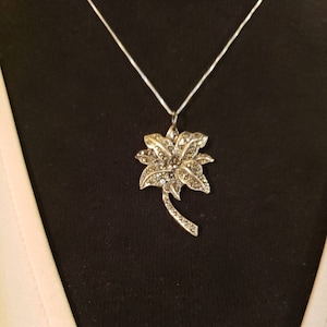 Vintage STERLING SILVER MARCASITE Flower Necklace With 18&quot; Chain, 1 3/8&quot; Long