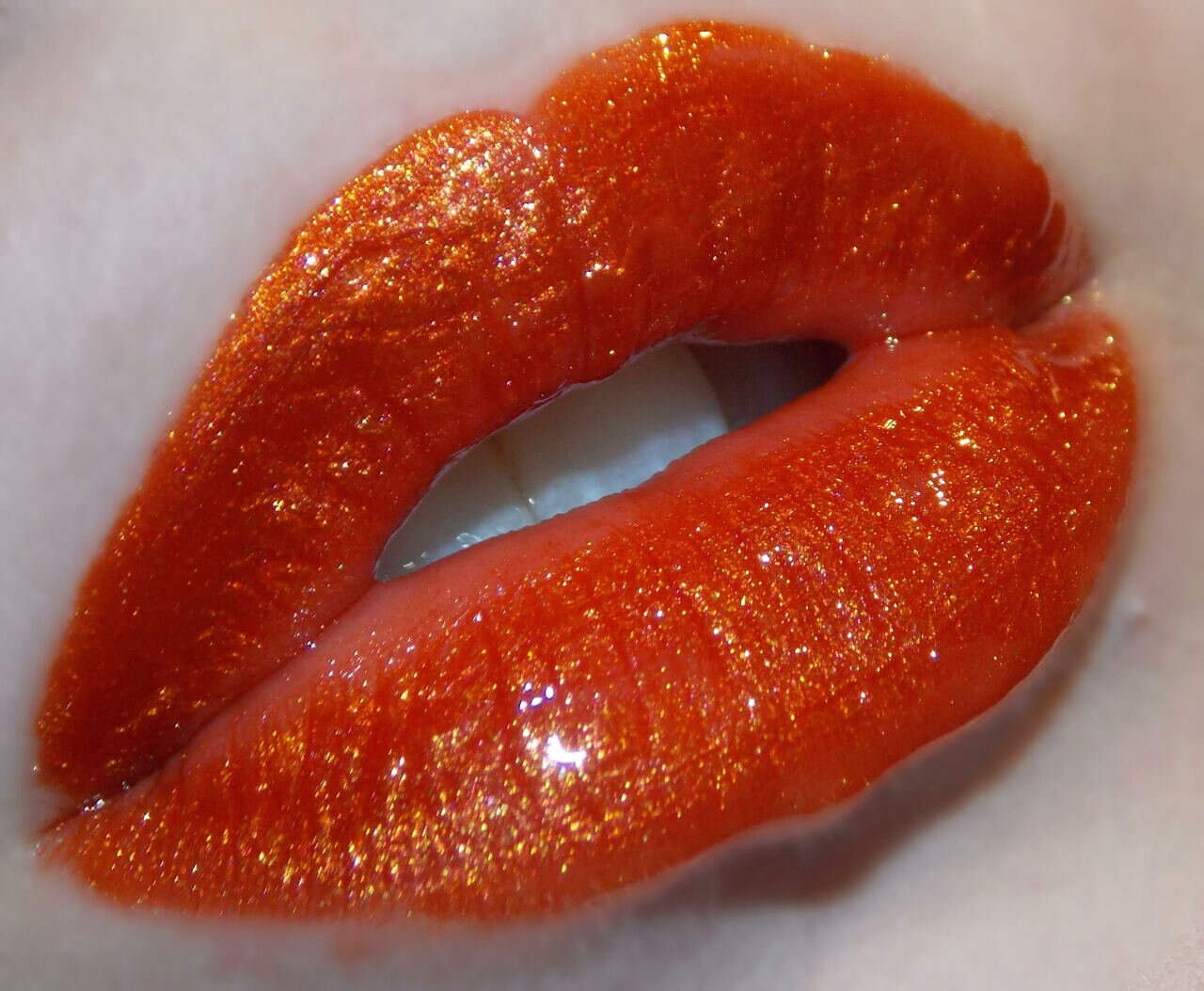 оранжевые губы. губы с апельсиной ворту. губы апельсин. губы апельсин. оранжевые губы.