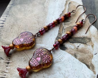 Pendientes de calavera de azúcar, pendientes de esqueleto, pendientes de Halloween, pendientes artesanales, pendientes bohemios, pendientes del Día de Muertos