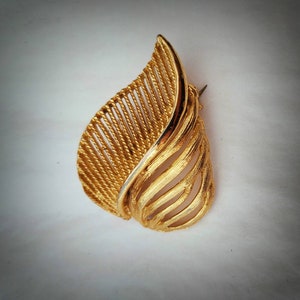 Mid century modern, brushed gold metal leaf brooch, signed HOLLYWOOD