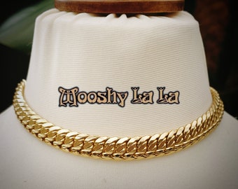 Vintage 1950s West German light weight gold tone necklace