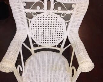 Vintage white wicker child chair