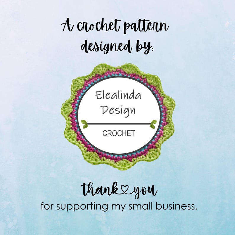 Puede incluir: Un patr&oacute;n de ganchillo dise&ntilde;ado por Elealinda Design. El dise&ntilde;o se muestra en un emblema circular con un borde de ganchillo verde, rosa y azul. El texto "CROCHET" est&aacute; debajo del dise&ntilde;o. Tambi&eacute;n se incluyen las palabras "gracias" y "por apoyar mi peque&ntilde;a empresa".