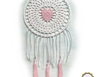 Großer Traumfänger gehäkelt mit Herz Motiv, Dreamcatcher Herz, Dekoration für Hochzeit, Schlafzimmer Deko, Liebe Wohndeko, Durchmesser 26 cm