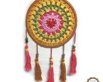 Traumfänger gehäkelt mit Herz Motiv, Dreamcatcher Herz, Dekoration für Kinderzimmer, Schlafzimmer Deko, Liebe Wohndeko, Durchmesser 15 cm