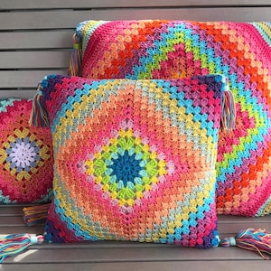 Crochet Pattern Granny Square Pillow Boho Dreams, Retro crocheted Cushion Tutorial, any size and yarn, PDF (US terms)