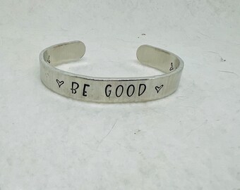 Brazalete estampado a mano: personalizado, cita personalizada, aluminio