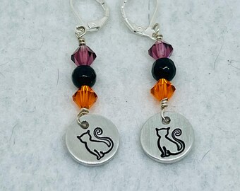 Pendientes de gato estampados a mano: plata de ley, colgante de cristal