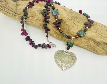 Collar de granate y labradorita: colgante de corazón de plata de ley