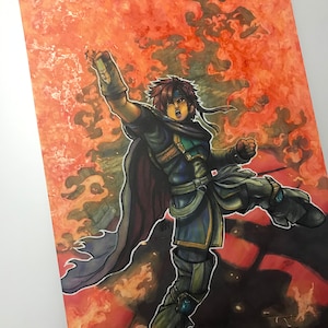 Può includere: Un'illustrazione dipinta a mano di un personaggio di un videogioco. Il personaggio indossa un'armatura blu e dorata e un mantello viola. Il personaggio è circondato da fiamme.