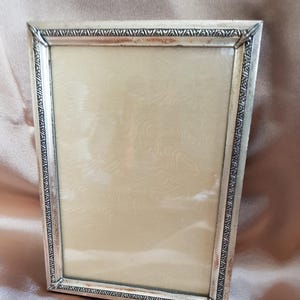 ELEGANT Art Deco Photo Frame, Silver Tone Metal Embossed and Engraved Table Top Photo Frame,Vanity Display,Vintage Picture Photo Frames