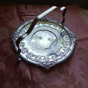 Beau panier à anse en argent antique, pâtisserie, service, assiette victorienne, ajouré, décor français, l'heure du thé, argent de collection, beau cadeau