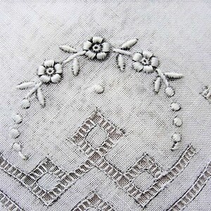 Lovely Vintage WEDDING HANDKERCHIEF, Art Deco Drawn Thread Gorgeous Bridal Hankie,Raised Embroidery,Finest Linen Hanky,Collectible Hankies