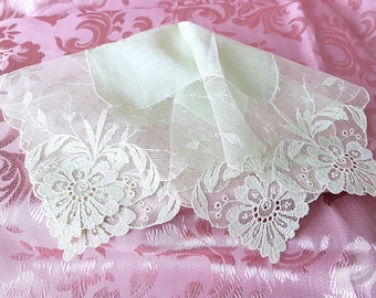 BEAUTIFUL Vintage Lace Hankie BRIDAL WEDDING Handkerchief Wide Lace Hanky , Tambour Lace , Lovely Mint Green, Collectible Vintage Hankies