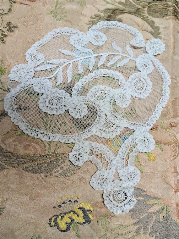 BEAUTIFUL Antique PRINCESS Lace Applique, Victori… - image 2