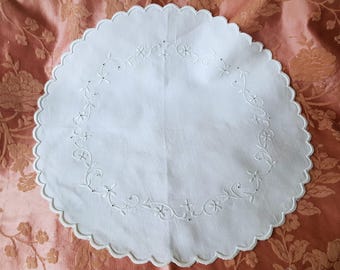 MOOIE Madeira middelpunt tafelkleed kleedje, met de hand geborduurd, verhoogd borduurwerk, onderleggers, boerderij, Frans landdecor, vintage tafellinnen