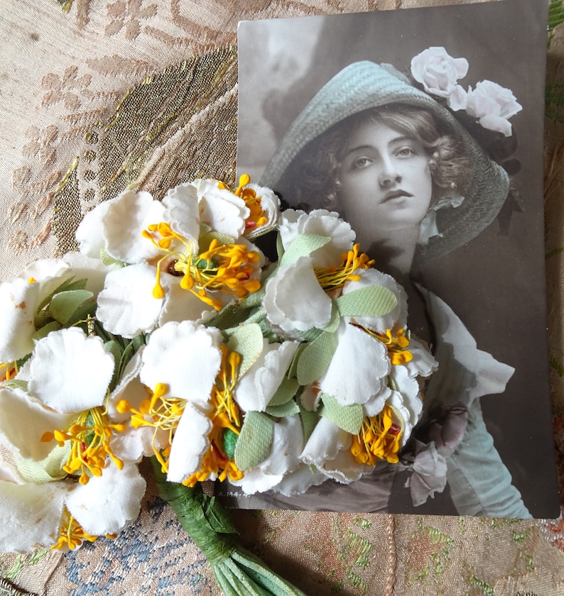 Lovely VINTAGE Millinery Flowers, Floral Hat Trim, Dress Corsage