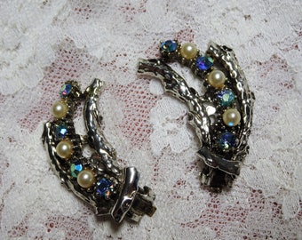 FABULOUS Vintage Art Glass Pearl Earrings,Peacock Blue AB Rhinestone Earrings,Nature Design,Mid Century Clip On Earrings,Collectible Jewelry
