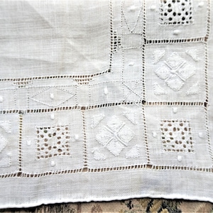 LOVELY Vintage Wedding Hanky, Art Deco Drawn Thread Handkerchief,Bridal Hankie,Raised Embroidery,Finest Linen Hanky,Collectible Hankies