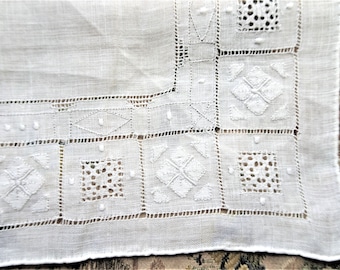 LOVELY Vintage Wedding Hanky, Art Deco Drawn Thread Handkerchief,Bridal Hankie,Raised Embroidery,Finest Linen Hanky,Collectible Hankies