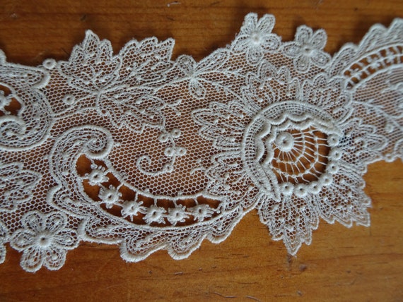 LOVELY Victorian French Lace High Neck Collar,Cre… - image 4