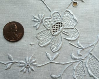 MOOIE Madeira middelpunt tafelkleed kleedje, met de hand geborduurd, verhoogd borduurwerk, onderleggers, boerderij, Frans landdecor, vintage tafellinnen