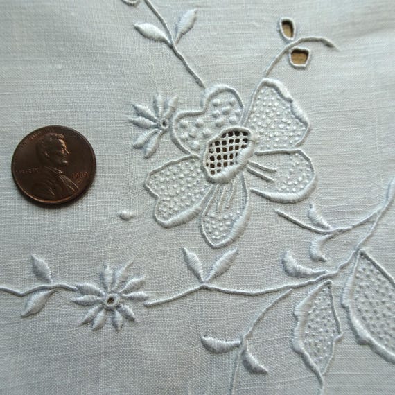 LOVELY Madeira Centerpiece Table Topper Doily,Hand Embroidered,Raised Embroidery,Doilies,Farmhouse,French Country Decor,Vintage Table Linens