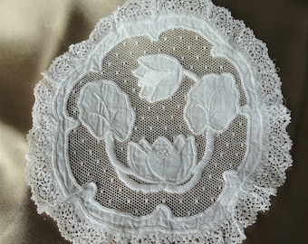 Precioso tapete de encaje francés antiguo para centro de mesa, encaje de red, apliques y bordados, excelente confección, ideal para enmarcar, tapetes de encaje de colección.