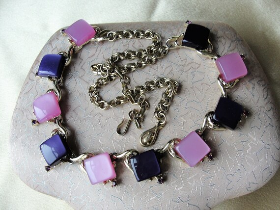 BEAUTIFUL Vintage Signed Coro PINK n PURPLE Neckla
