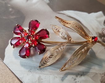 アールデコフィリグリーブローチ　チェコ製 アールデコ調チェコフィリグリーブローチ：レッドフェイクルビーライン